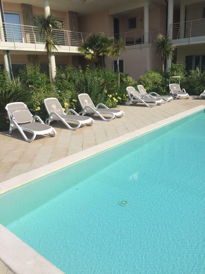 De Luxe Apartments Eden Sirmione Esterno foto